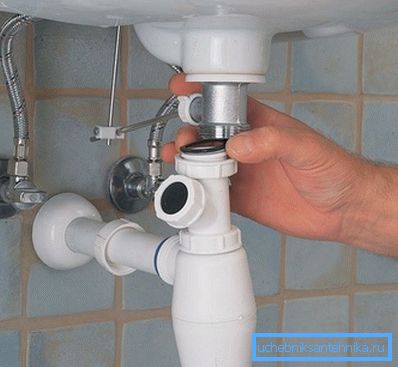 La facilità di rimuovere il sifone dal modello a parete La facilità di rimuovere il sifone dal modello a parete