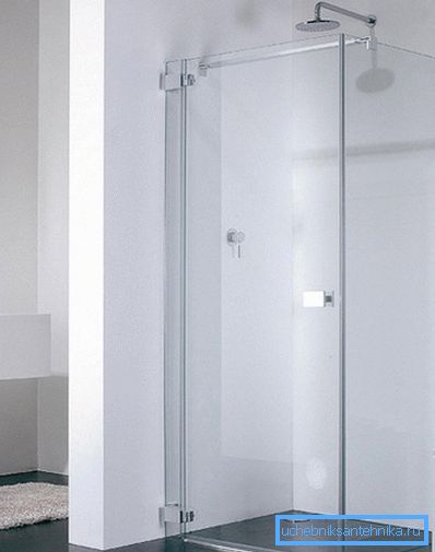 È meglio che il peso della porta venga trasferito al muro, questo garantirà l'affidabilità del design. È meglio che il peso della porta venga trasferito al muro, questo garantirà l'affidabilità del design.