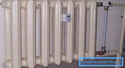 Il posto migliore per installare il termostato è l'ingresso della batteria Il posto migliore per installare il termostato è l'ingresso della batteria