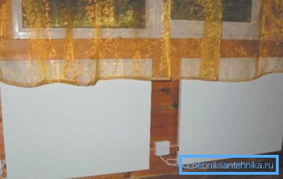 Foto amatoriale, riscaldatori elettrici, realizzati sotto forma di pannelli con inserti in ceramica