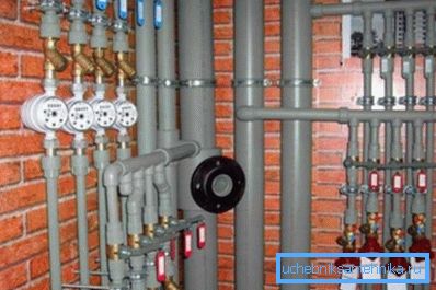 Foto amatoriale di un sistema di riscaldamento completo che utilizza questo tipo di tubo Foto amatoriale di un sistema di riscaldamento completo che utilizza questo tipo di tubo
