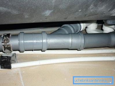 Foto amatoriale del sistema di canalizzazione situato sotto il bagno Foto amatoriale del sistema di canalizzazione situato sotto il bagno