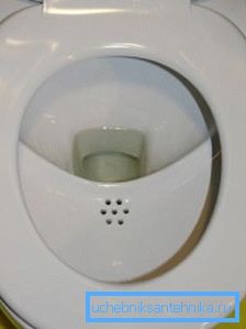 Foto amatoriale del bagno con una disposizione interna unica Foto amatoriale del bagno con una disposizione interna unica