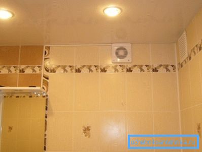 Foto amatoriale di impianti di aspirazione e di scarico installati nei locali di questo tipo Foto amatoriale di impianti di aspirazione e di scarico installati nei locali di questo tipo