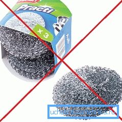 Eventuali dispositivi antigraffio sono controindicati per le superfici della cabina. Eventuali dispositivi antigraffio sono controindicati per le superfici della cabina.