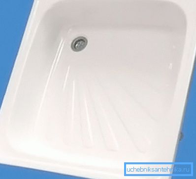La profondità massima raramente supera 13 - 15 cm. La profondità massima raramente supera 13 - 15 cm.