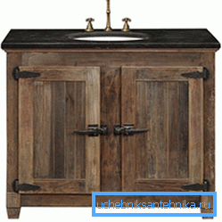 Mobili in legno. Mobili in legno.