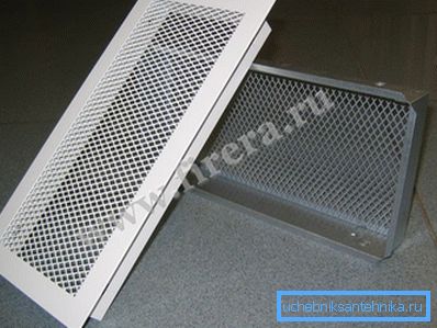 Ripiano forato in metallo per radiatore. Ripiano forato in metallo per radiatore.