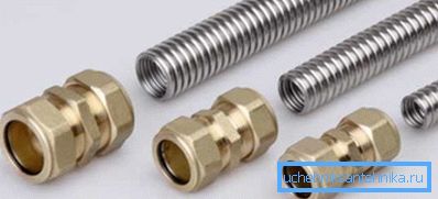 Il tubo corrugato in metallo per il riscaldamento richiede l'uso di accessori speciali per garantire la massima affidabilità di tutte le connessioni. Il tubo corrugato in metallo per il riscaldamento richiede l'uso di accessori speciali per garantire la massima affidabilità di tutte le connessioni.