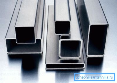 Profili metallici di diverse configurazioni (quadrato, rettangolo) Profili metallici di diverse configurazioni (quadrato, rettangolo)