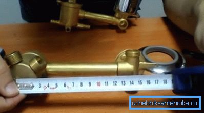 Tra gli assi di 145 mm Tra gli assi di 145 mm