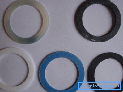 Le guarnizioni di intersezione per batterie sono realizzate con materiali diversi. Le guarnizioni di intersezione per batterie sono realizzate con materiali diversi.