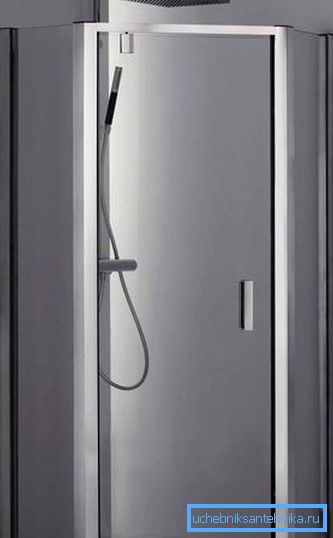 Le mini cabine doccia 70-70 si adattano a qualsiasi spazio. Le mini cabine doccia 70-70 si adattano a qualsiasi spazio.