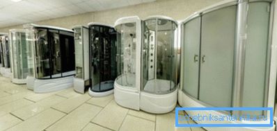 La varietà di docce moderne e hydroboxes. La varietà di docce moderne e hydroboxes.