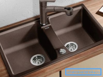 Modello con due vasche profonde. Modello con due vasche profonde.