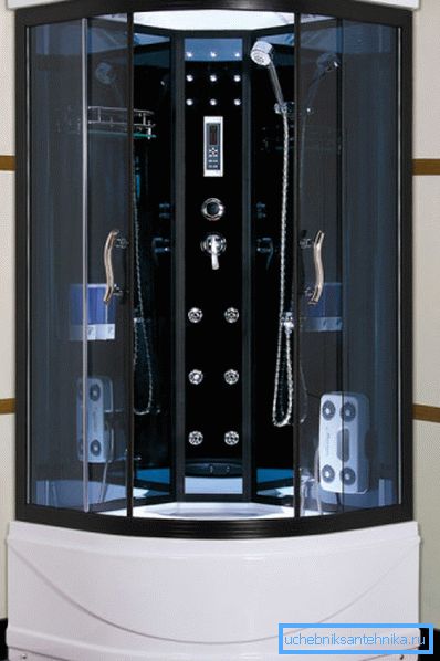 Modello con idromassaggio, ventilazione e altre belle aggiunte Modello con idromassaggio, ventilazione e altre belle aggiunte
