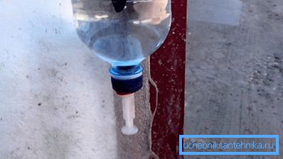 Modello con valvola dalla siringa Modello con valvola dalla siringa