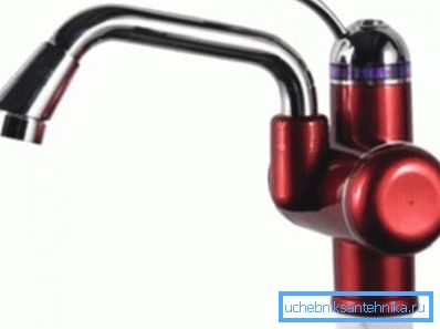 Modello con scaldacqua istantaneo Modello con scaldacqua istantaneo