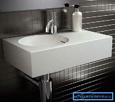 I modelli di piccole dimensioni sono adatti per l'installazione in piccoli bagni e servizi igienici. I modelli di piccole dimensioni sono adatti per l'installazione in piccoli bagni e servizi igienici.