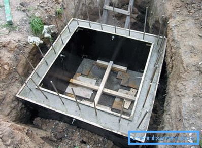 I pozzi monolitici richiedono la costruzione di casseforme complesse. I pozzi monolitici richiedono la costruzione di casseforme complesse.