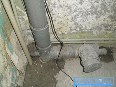 Installazione di elementi di ventilazione del tubo divertente Installazione di elementi di ventilazione del tubo divertente
