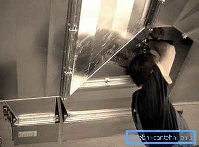 Installazione e regolazione dei sistemi di ventilazione da parte di specialisti Installazione e regolazione dei sistemi di ventilazione da parte di specialisti