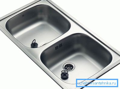 Lavello in acciaio inox tipo sopraelevato. Lavello in acciaio inox tipo sopraelevato.