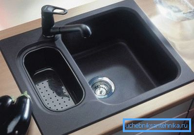 Lavello con due ciotole - un'ottima soluzione per la cucina. Lavello con due ciotole - un'ottima soluzione per la cucina.