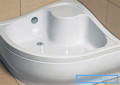 È possibile trovare piatti doccia in ceramica con posti a sedere. È possibile trovare piatti doccia in ceramica con posti a sedere.