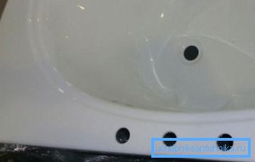 Si può semplicemente acquistare un bagno con fori per l'installazione della gru Si può semplicemente acquistare un bagno con fori per l'installazione della gru