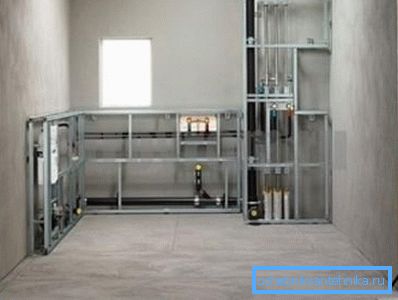 È possibile creare una cornice e nascondere tutte le comunicazioni, ma è importante lasciare i boccaporti nei punti giusti. È possibile creare una cornice e nascondere tutte le comunicazioni, ma è importante lasciare i boccaporti nei punti giusti.