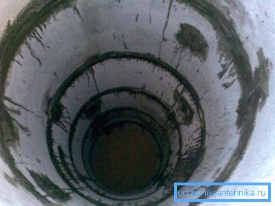 Nella foto - il tronco di anelli di cemento armato Nella foto - il tronco di anelli di cemento armato