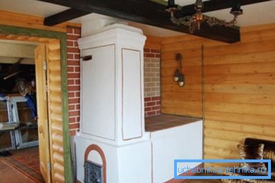 La foto mostra la struttura con un forno di riscaldamento. La foto mostra la struttura con un forno di riscaldamento.