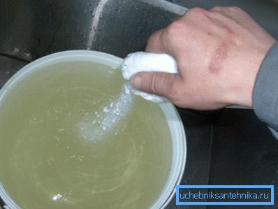 Nella foto - aggiungendo batteri Nella foto - aggiungendo batteri