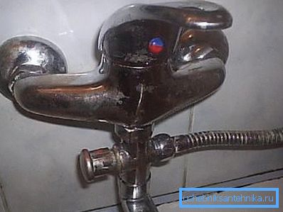 Nella foto - un modello abbastanza comune del mixer. Nella foto - un modello abbastanza comune del mixer.