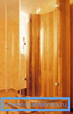 Nella foto: cabine doccia per un bagno in legno - una soluzione eccellente che si adatta perfettamente all'ambiente. Nella foto: cabine doccia per un bagno in legno - una soluzione eccellente che si adatta perfettamente all'ambiente.