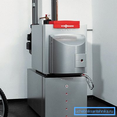 Nella foto - caldaia a doppio circuito per lavorare con combustibile liquido e gassoso Viessmann Vitola 200 Nella foto - caldaia a doppio circuito per lavorare con combustibile liquido e gassoso Viessmann Vitola 200