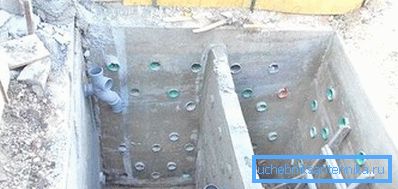 La foto mostra chiaramente come la perforazione delle pareti. La foto mostra chiaramente come la perforazione delle pareti.