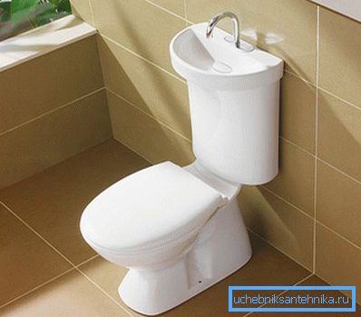 Nella foto - un dispositivo combinato in bagno Nella foto - un dispositivo combinato in bagno