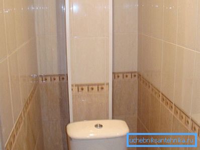 Nella foto la scatola è decorata nello stile generale della toilette Nella foto la scatola è decorata nello stile generale della toilette