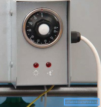 Nella foto - doccia estiva con termostato