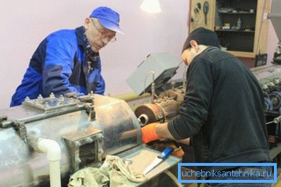 Nella linea di foto per la produzione di tubi in polimero Nella linea di foto per la produzione di tubi in polimero