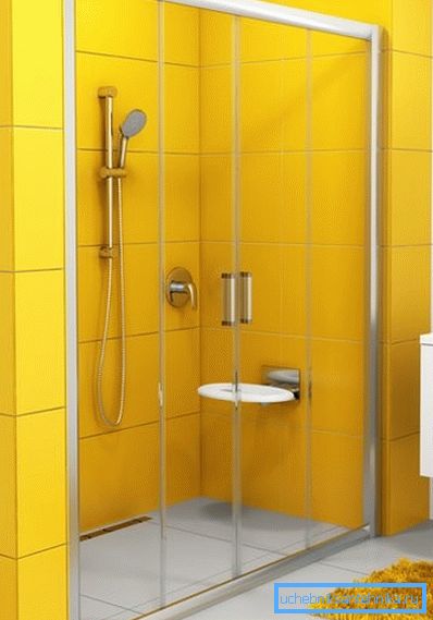 Nella foto - il meccanismo di chiusura della porta non permetterà all'acqua di entrare nella stanza.