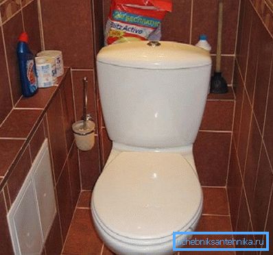 Nella foto - una scatola a più livelli Nella foto - una scatola a più livelli
