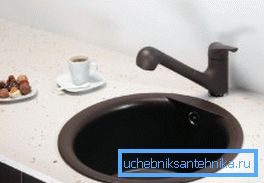 Nella foto: un lavello da 40 cm può anche essere rotondo se adatto alla tua cucina.