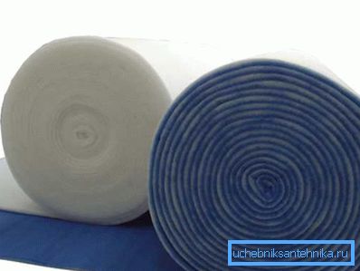 Nella foto - materiali non tessuti per il dispositivo di elementi filtranti Nella foto - materiali non tessuti per il dispositivo di elementi filtranti