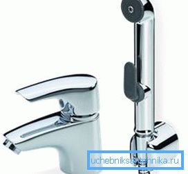 Nella foto: il sistema si differenzia da un mixer tradizionale in quanto include uno speciale annaffiatoio con rivestimento flessibile Nella foto: il sistema si differenzia da un mixer tradizionale in quanto include uno speciale annaffiatoio con rivestimento flessibile