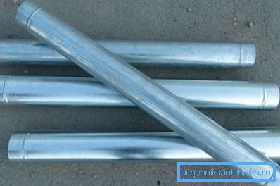 Nella foto - tubi di ventilazione galvanizzati Nella foto - tubi di ventilazione galvanizzati