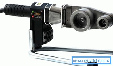 Sulla foto - un saldatore per tubi Sulla foto - un saldatore per tubi