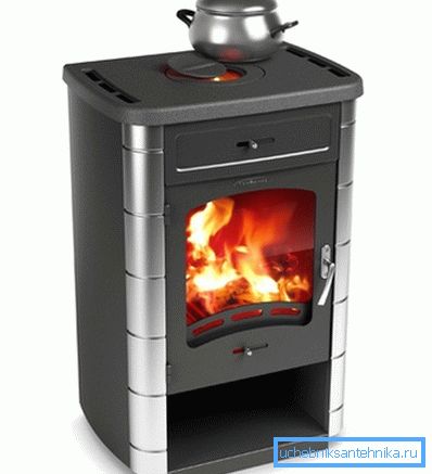 Nella foto - un lungo forno acceso con un piano cottura Yauza. Nella foto - un lungo forno acceso con un piano cottura Yauza.
